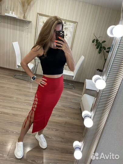 Юбка красная плотная 44,46 рр