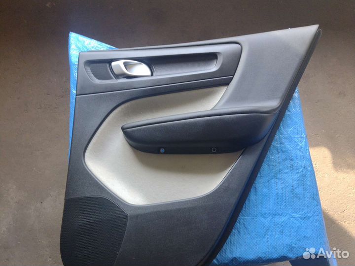 Карта задней правой двери Volvo XC40