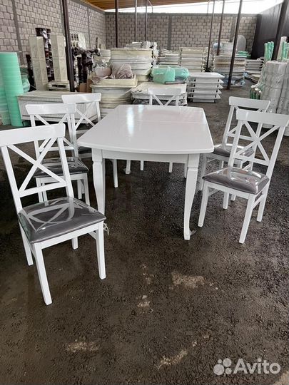 Стол и стулья