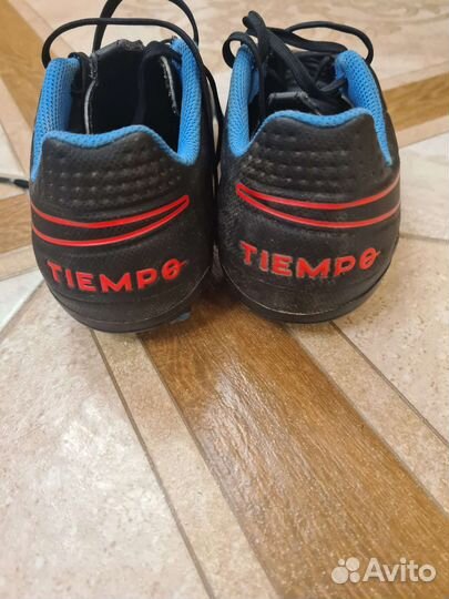 Футбольные бутсы Nike