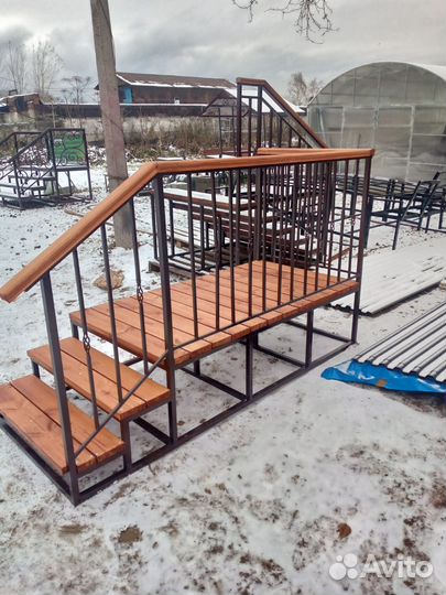 Ступени к дому