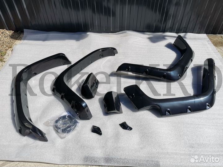 Фендера Toyoyta FJ Cruiser в Наличии