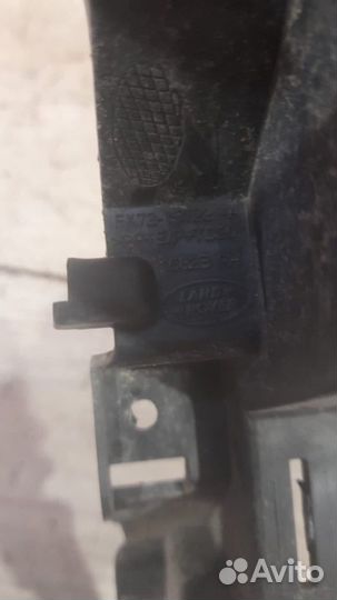Кронштейн птф правый Land Rover Discovery Sport 2