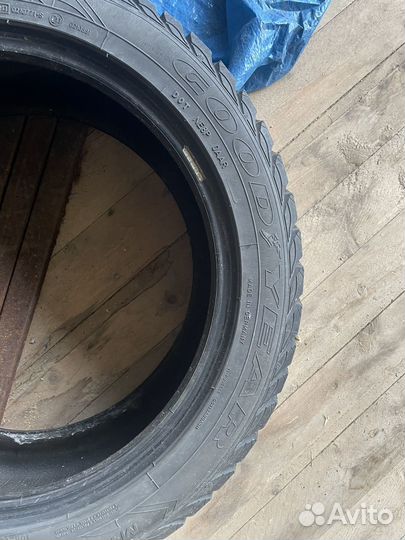 Goodyear UltraGrip Extreme 235/45 R17 94T