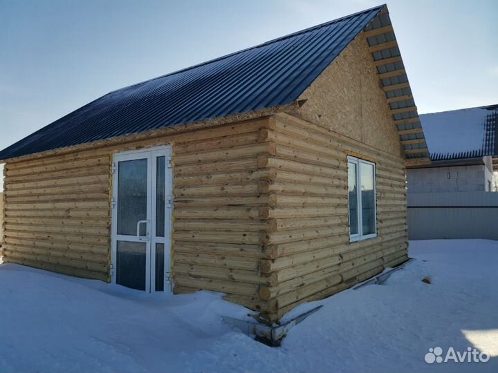 Сруб дома из бревна