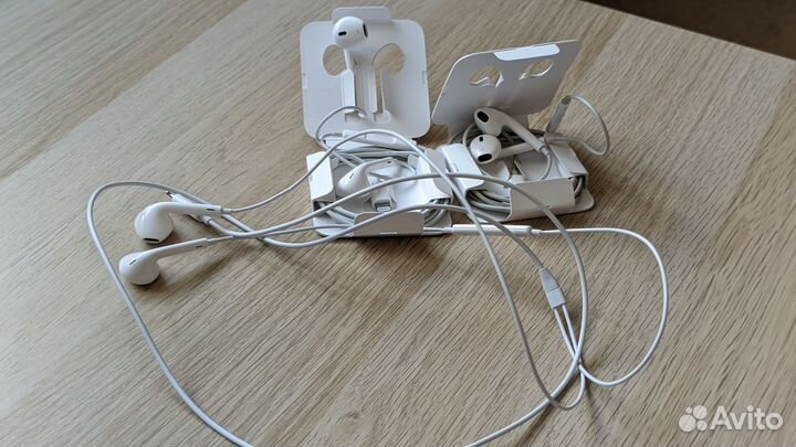 Наушники Apple EarPods Lightning