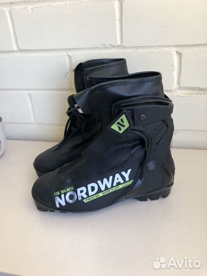 Лыжные ботинки