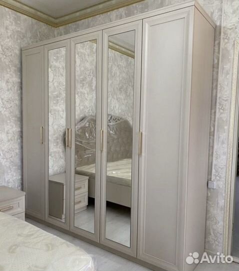 Спальный гарнитур