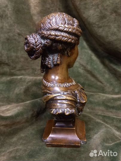 Старинный бронзовый бюст в античном стиле. 19 век