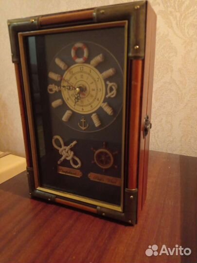 Оригинальная ключница-часы, настенная