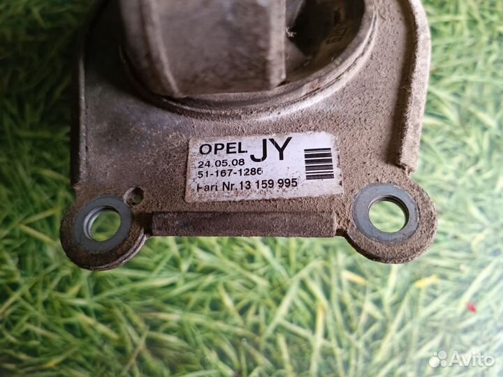 Подушка двигателя правая opel astra h 2004- 2011г