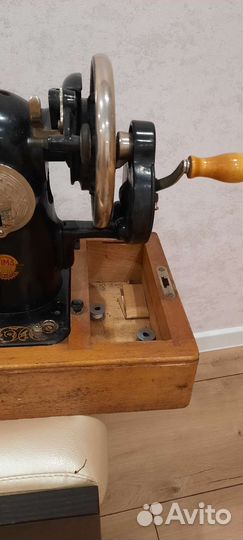 Швейная машина 