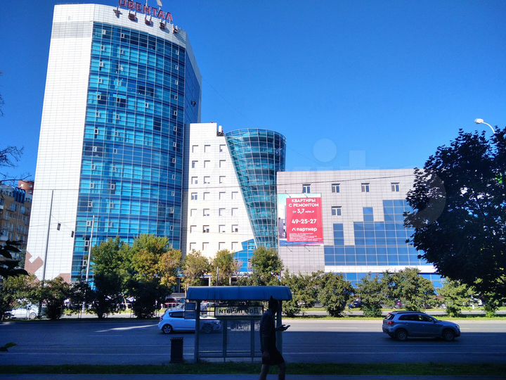 Торговые помещения на первой линии в центре,105м²