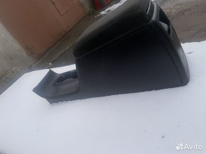 Подлокотник на volkswagen passat б5+ передний