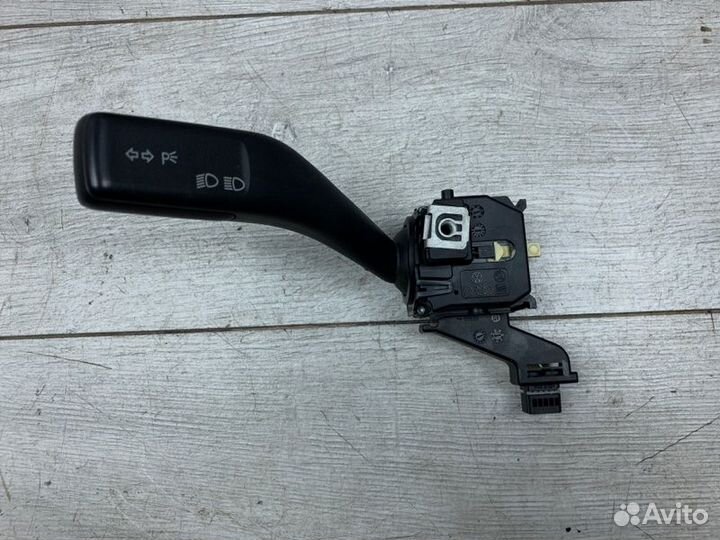 Подрулевой переключатель света Volkswagen Golf