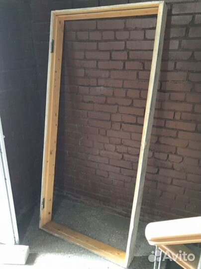 Дверь входная деревянная с коробкой