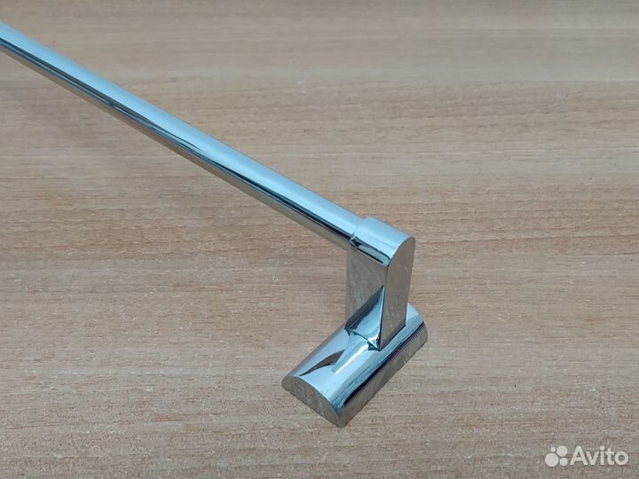 Вешалка для полотенец настенная металлическая