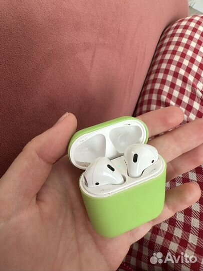 Беспроводные наушники apple airpods