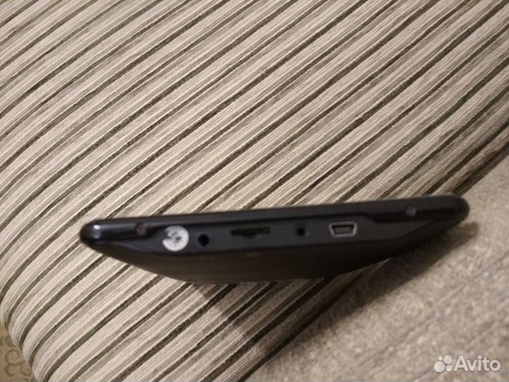 Планшет Android, смартфон и кнопочные телефоны