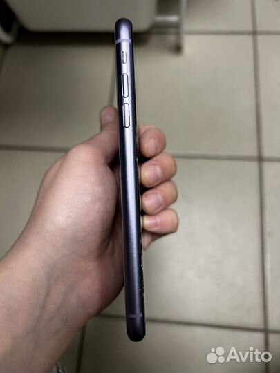 Телефон iPhone 11