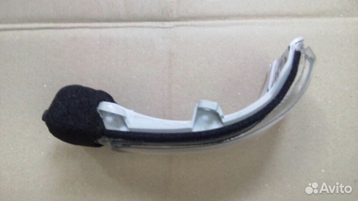 Указатель поворота правый в зеркало Тойота Королла