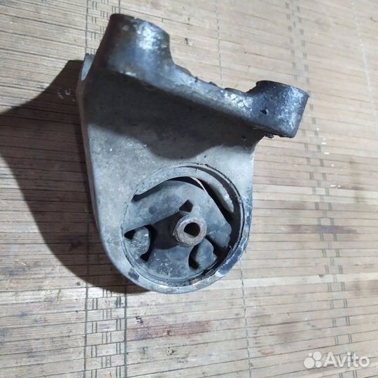 Подушка МКПП Nissan Almera H16 1.6 2000