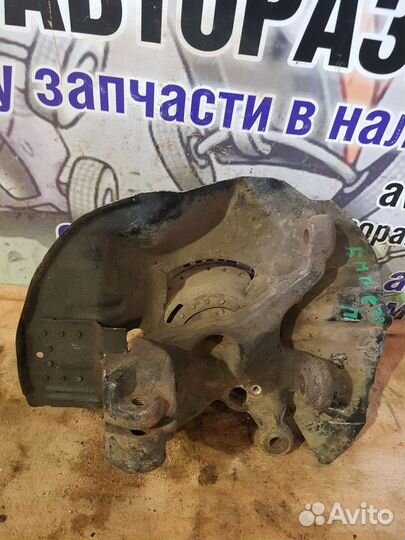 Кулак поворотный передний правый BMW 7 серия