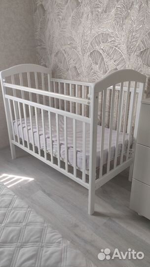 Детская кроватка с матрасом