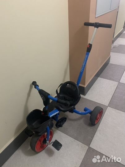 Трехколесный велосипед с ручкой