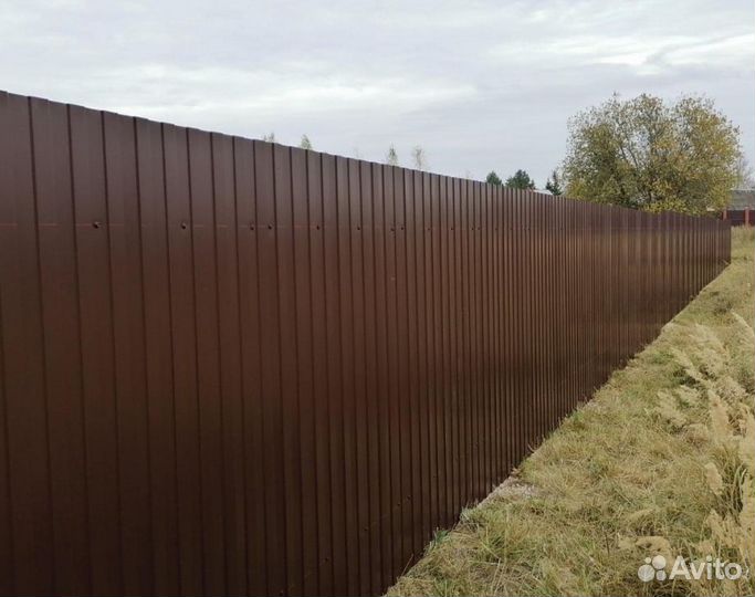 Бригада строителей/ Забор/ Пристройка к дому