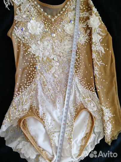 Нежный купальник для художественной гимнастики