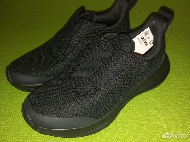 Кроссовки новые Adidas