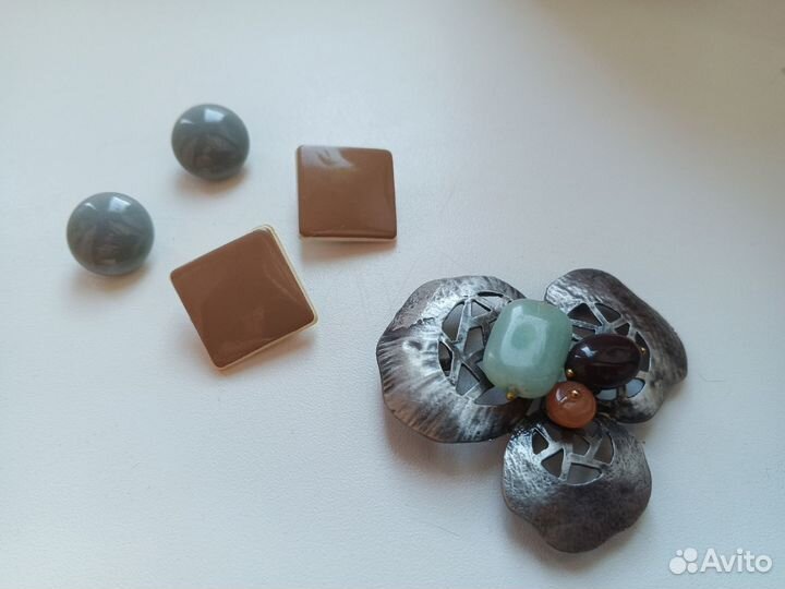 Брошь и винтажные клипсы, лот