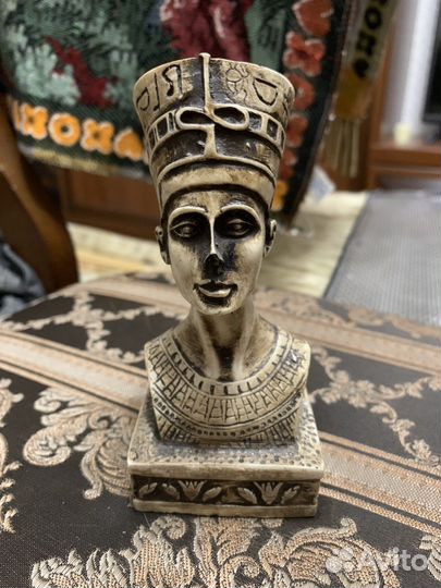 Статуэтка нефертити