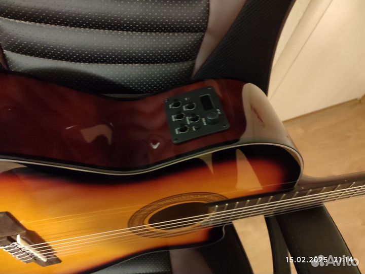 Классическая испанская гитара