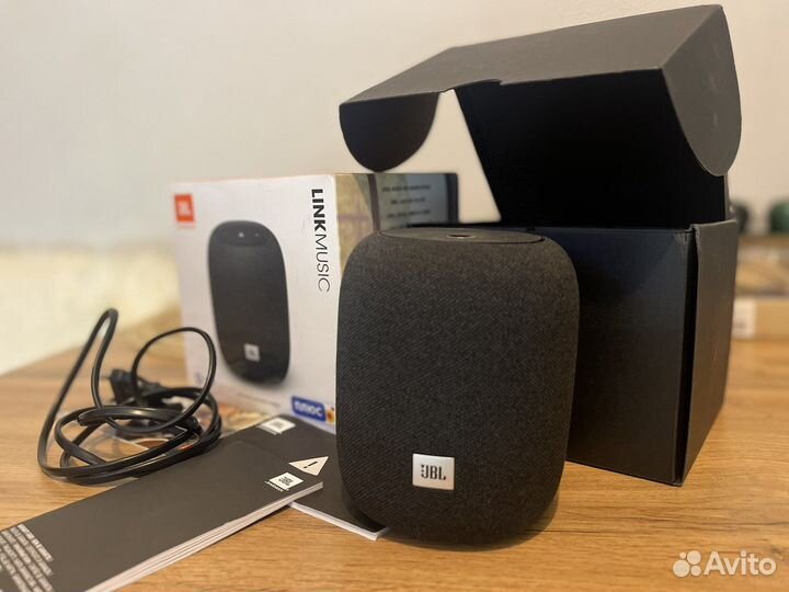 Колонка JBl link music с Алисой