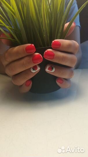 Маникюр, педикюр, брови в уютной студии