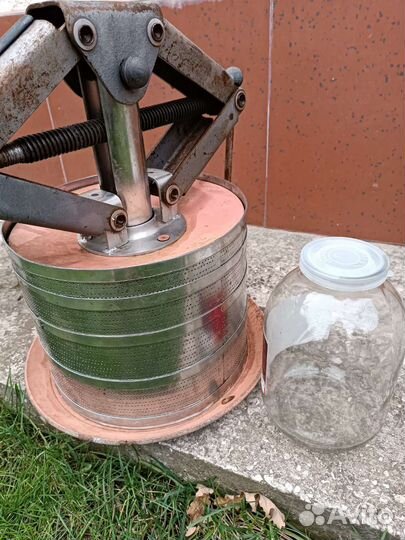 Пресс для отжима винограда объёмом 16 литров