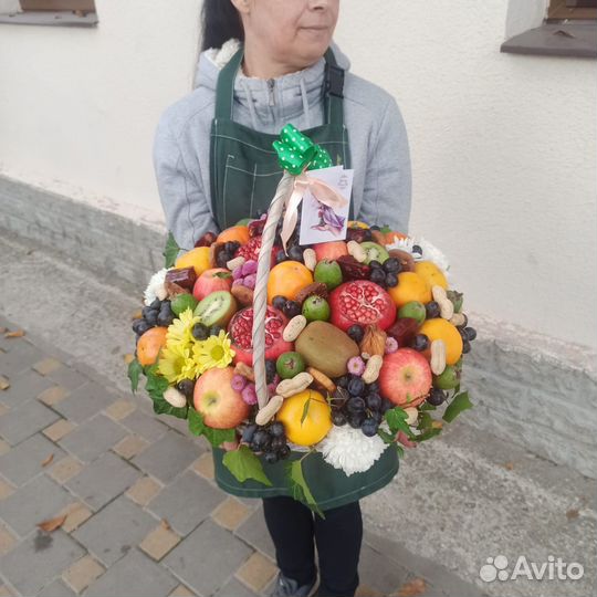 Доставка букетов. фруктовая корзина. цветы