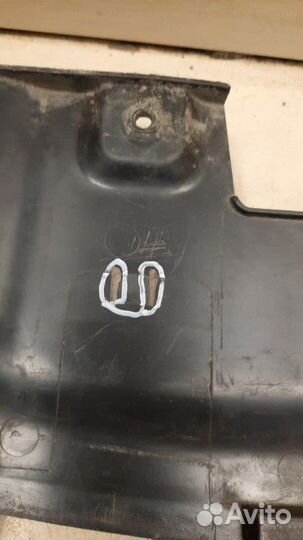 Кожух замка капота Hyundai Solaris