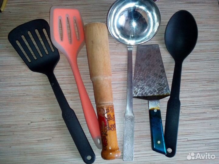 Лопатки.Щипцы.Чеснокодав.молоток,плетенки и другое