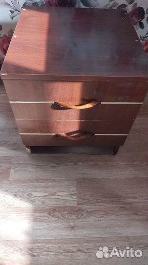 Тумбочка прикроватная