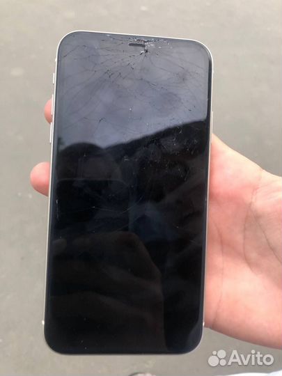 Телефон iPhone 11