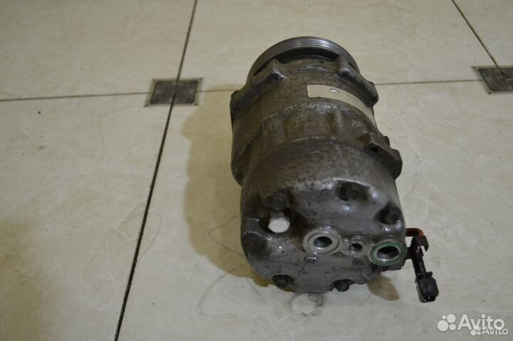Компрессор кондиционера VW Passat B4