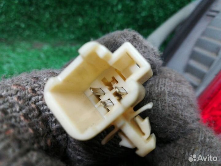 Фонарь крышки багажника правый Toyota Camry XV40