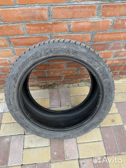 Goodyear EfficientGrip Performance 235/45 R8 25M