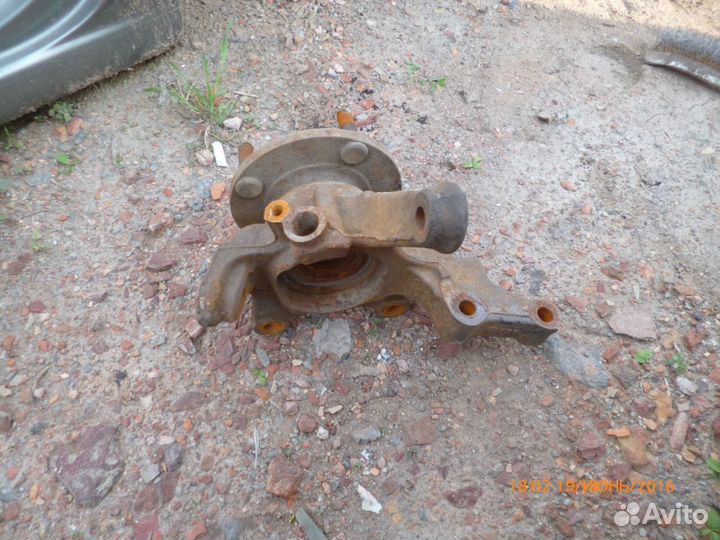 Кулак поворотный с ABS со ступицей Ниссан Альмера