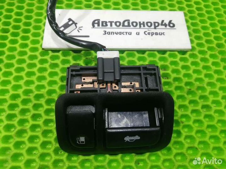 Кнопка багажника, лючка бака Nissan Teana J31