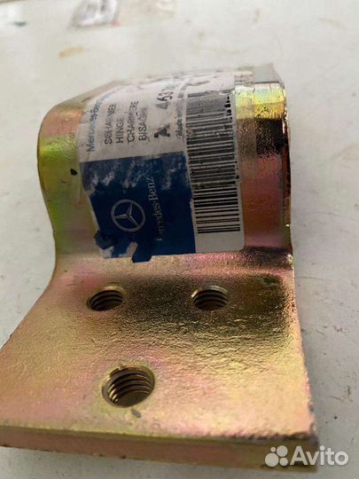 Петля задней двери багажного отделения