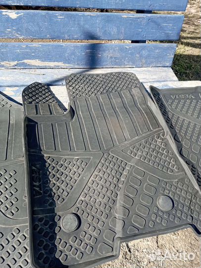 Автомобильные коврики резиновые на LADA Веста